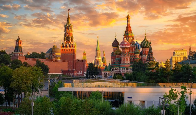 Aleksandr Dugin's World of Particulars